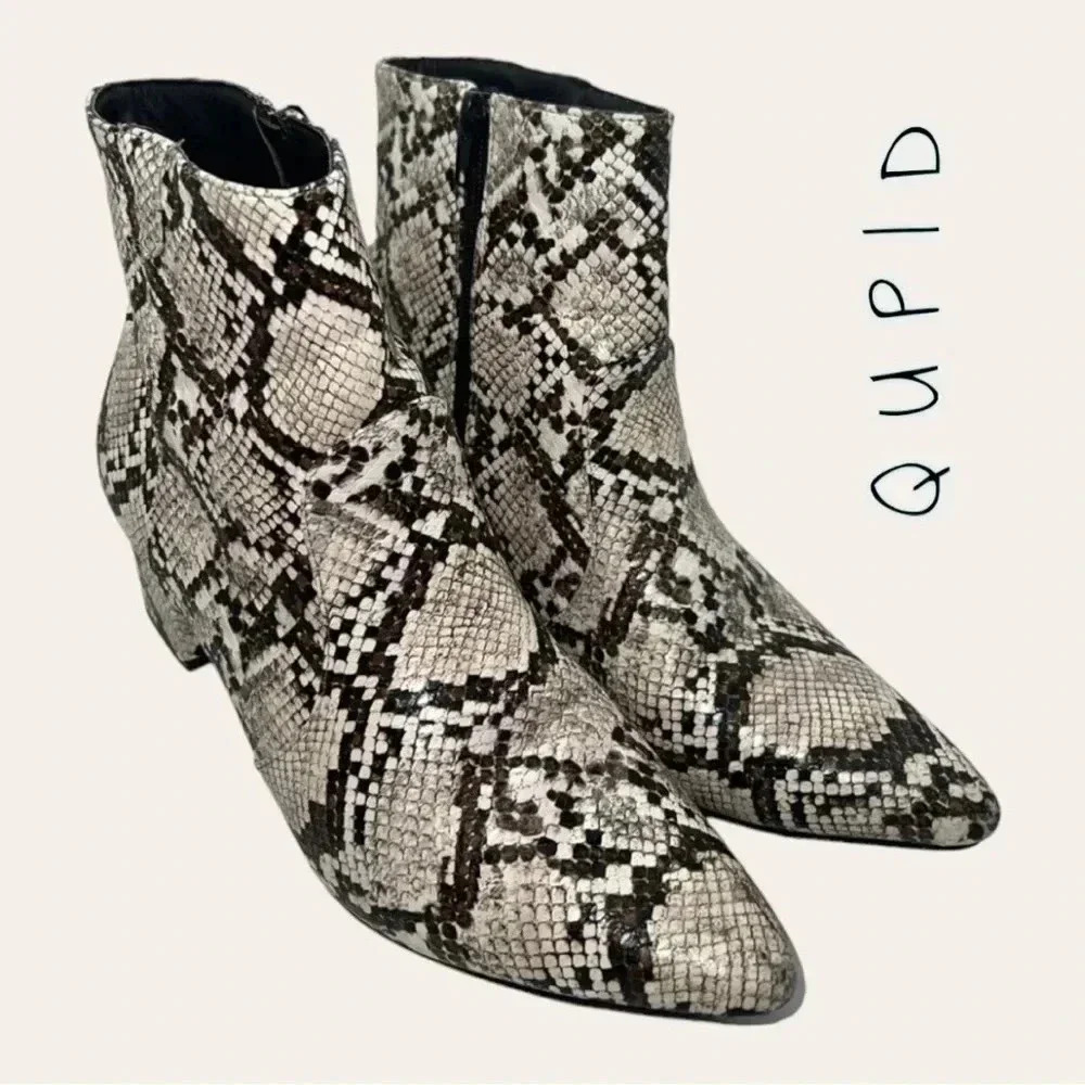 4487. QUPID ANKLE BOOTIES FAUX SNAKE SKIN‎ SIZE 7.5
